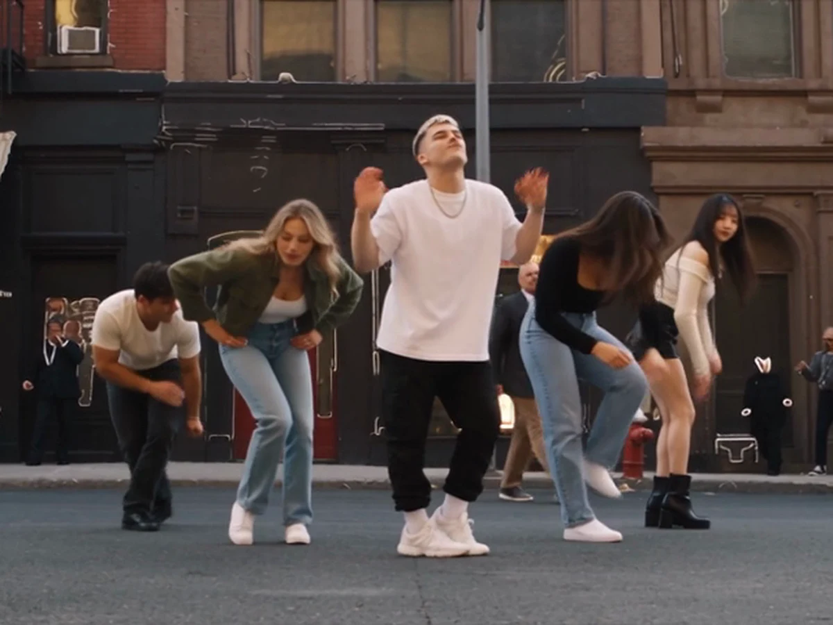 A coreografia de rua inteira e o som prontos para salvar